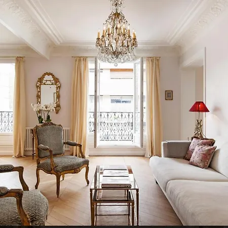 Rue Saint Didier Champs Elysees * Paris